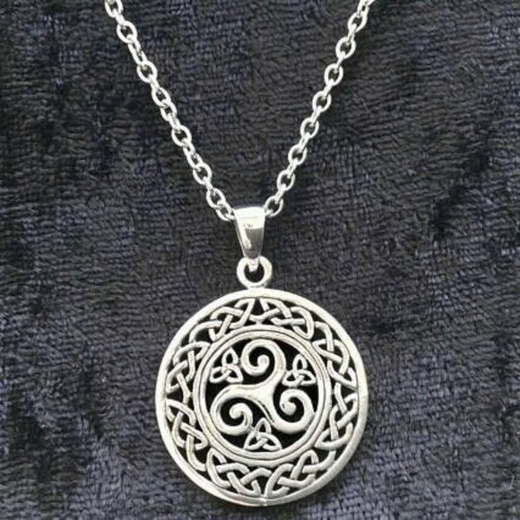 NWOT Silver Celtic Triskele Necklace - Picture 2 of 7